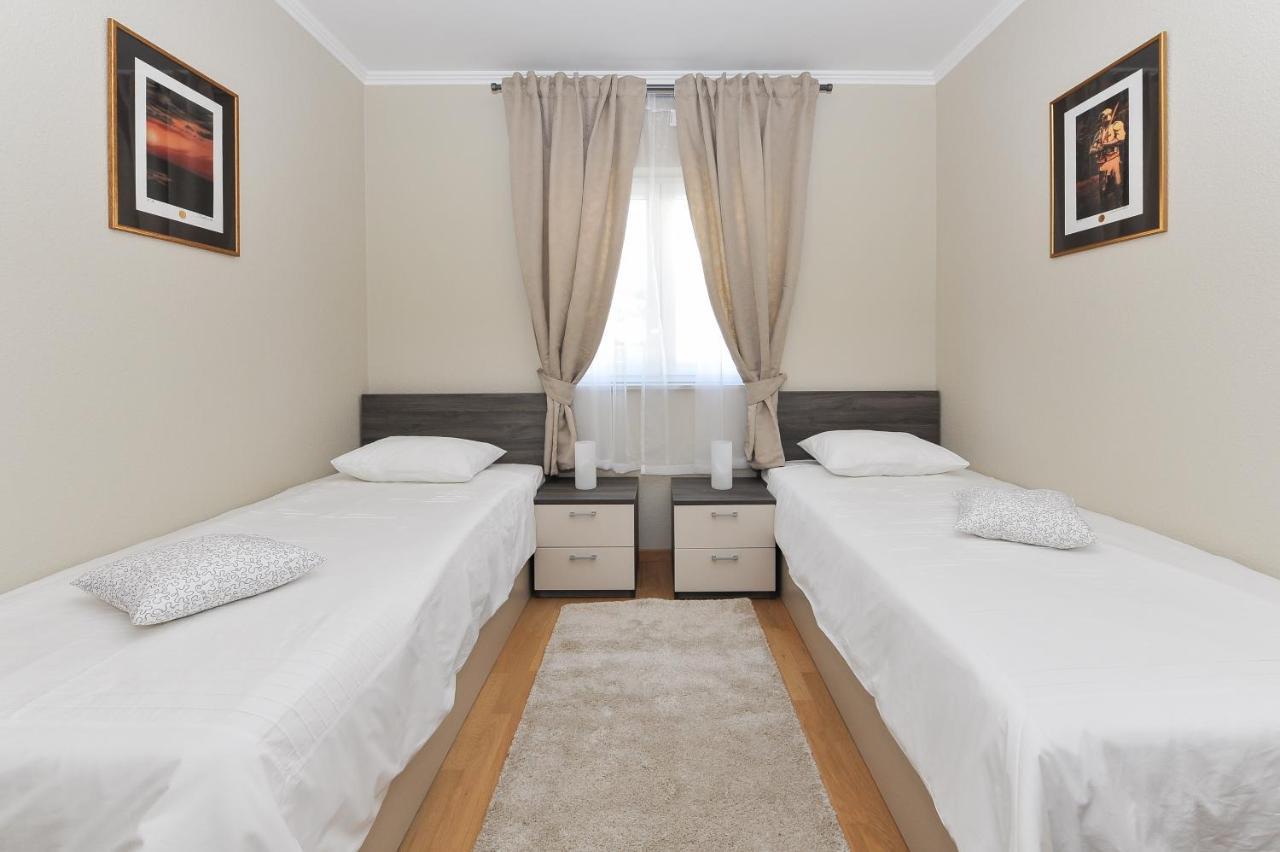 Apartmani Peric 1 Meka Draga Obrovac Esterno foto