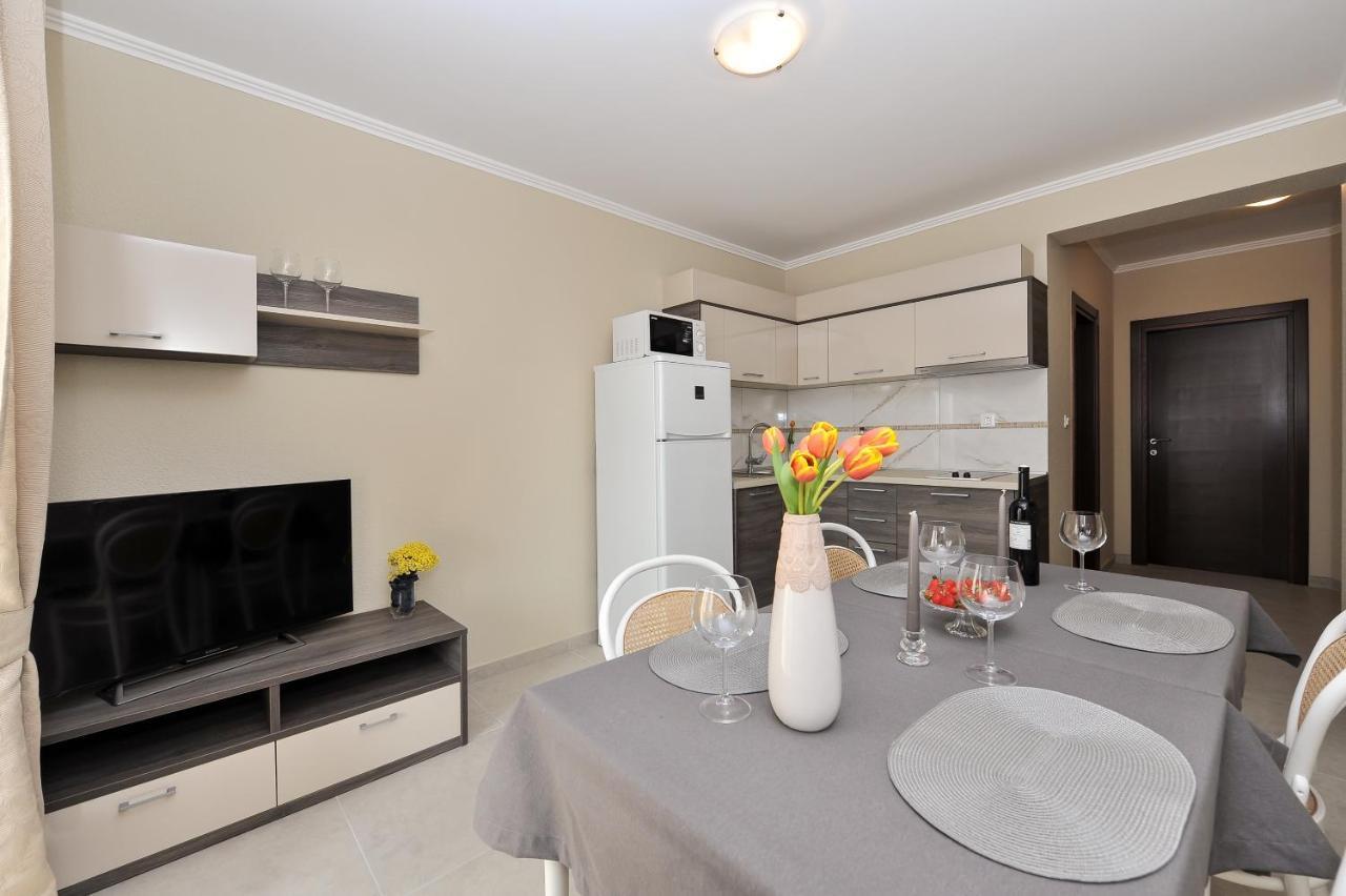 Apartmani Peric 1 Meka Draga Obrovac Esterno foto