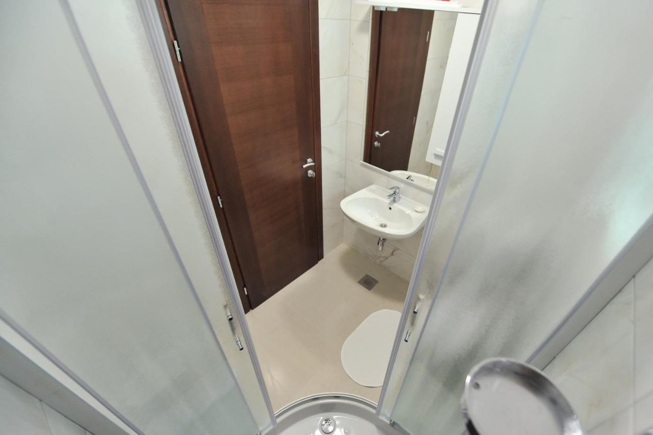 Apartmani Peric 1 Meka Draga Obrovac Esterno foto