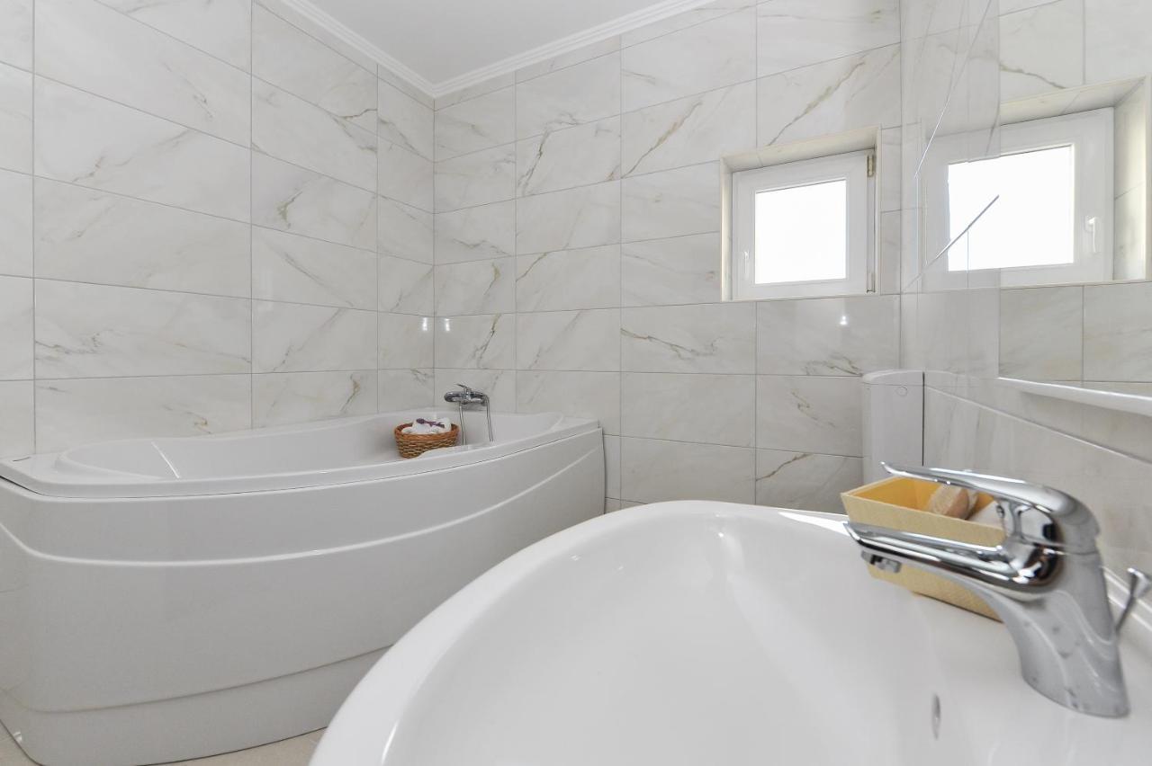 Apartmani Peric 1 Meka Draga Obrovac Esterno foto
