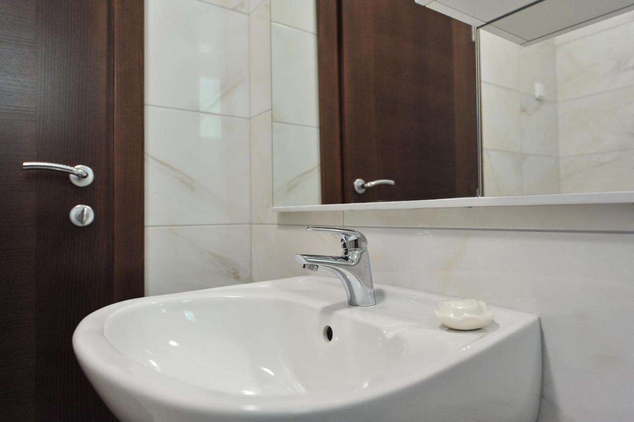 Apartmani Peric 1 Meka Draga Obrovac Esterno foto