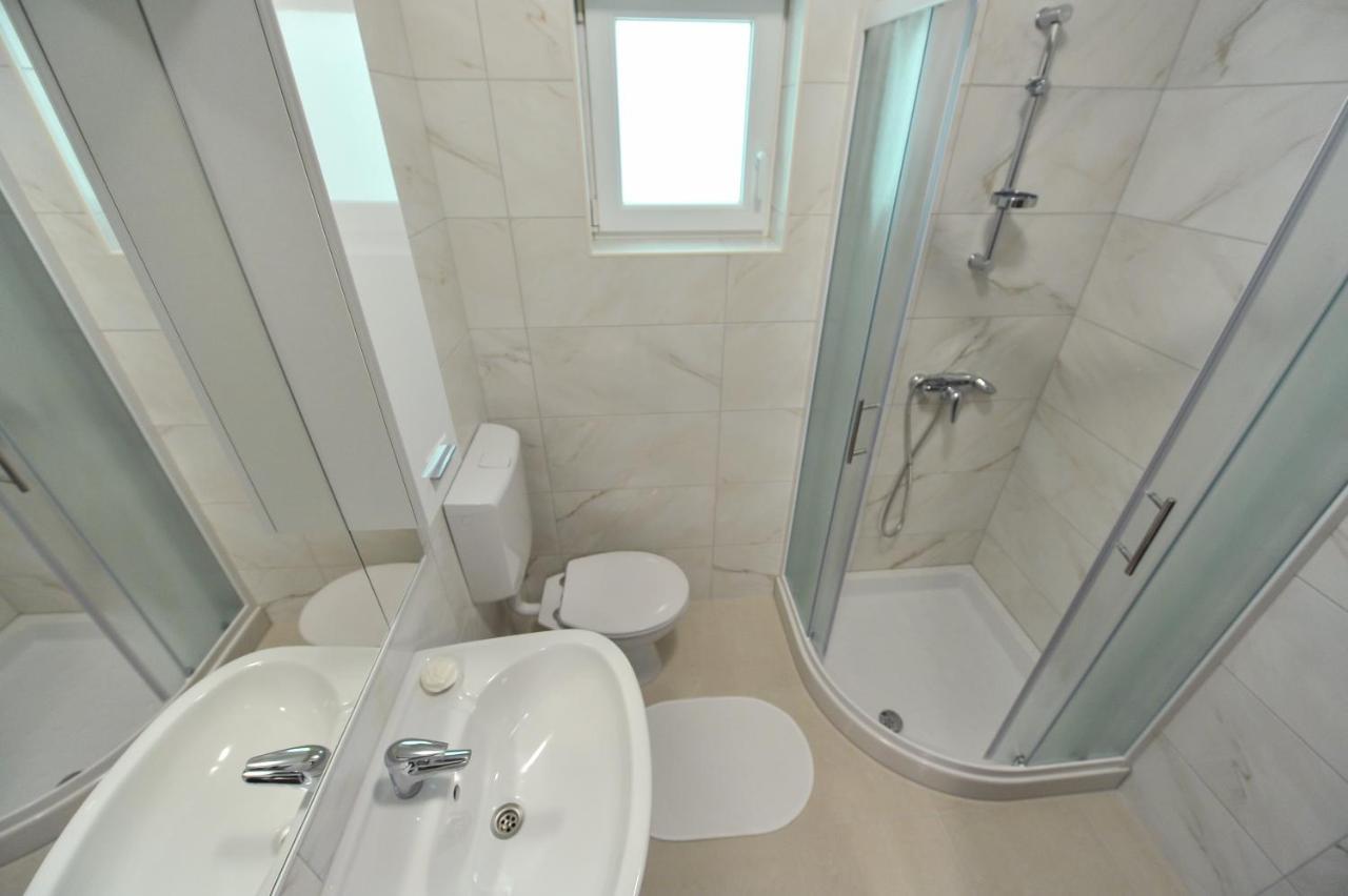 Apartmani Peric 1 Meka Draga Obrovac Esterno foto