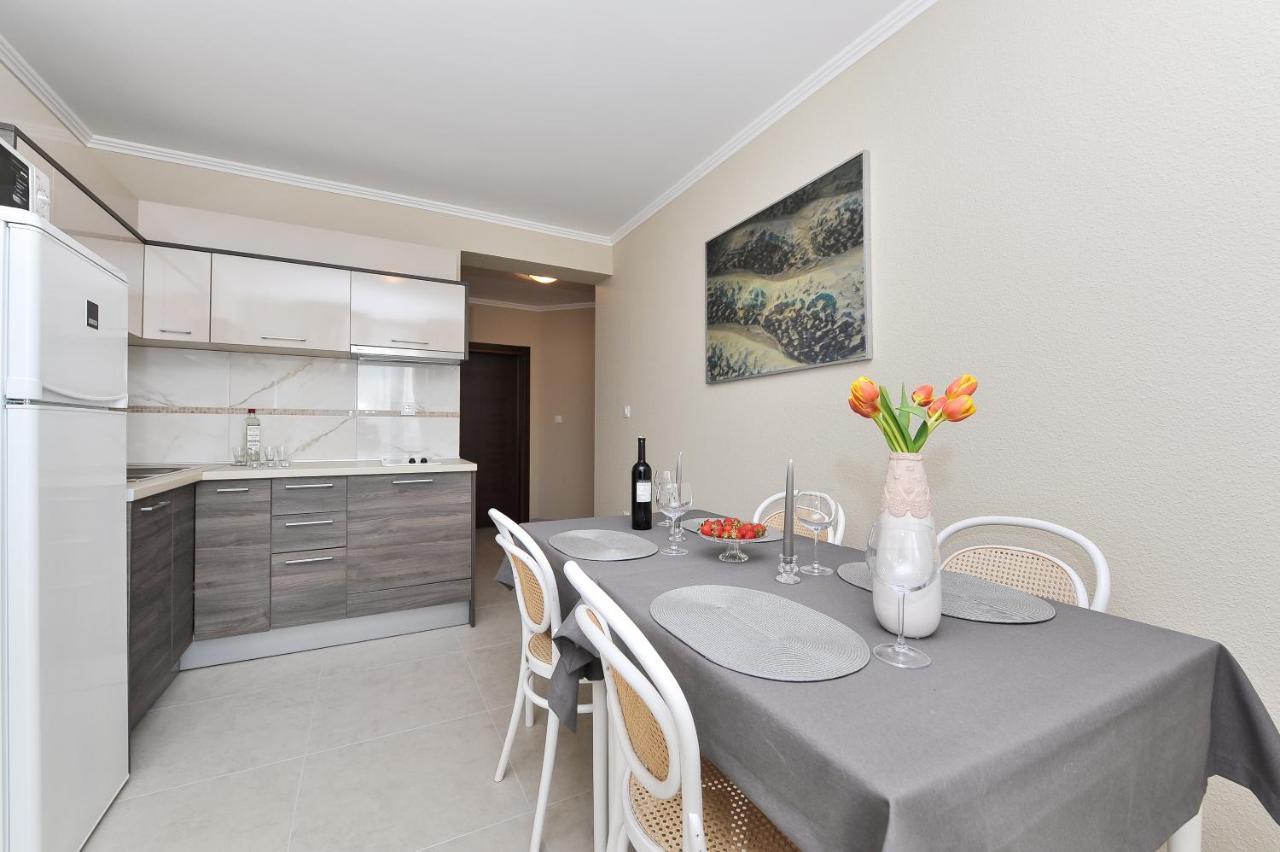 Apartmani Peric 1 Meka Draga Obrovac Esterno foto