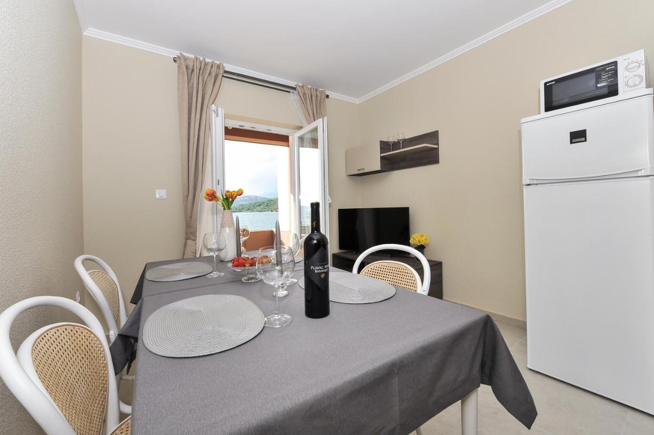 Apartmani Peric 1 Meka Draga Obrovac Esterno foto