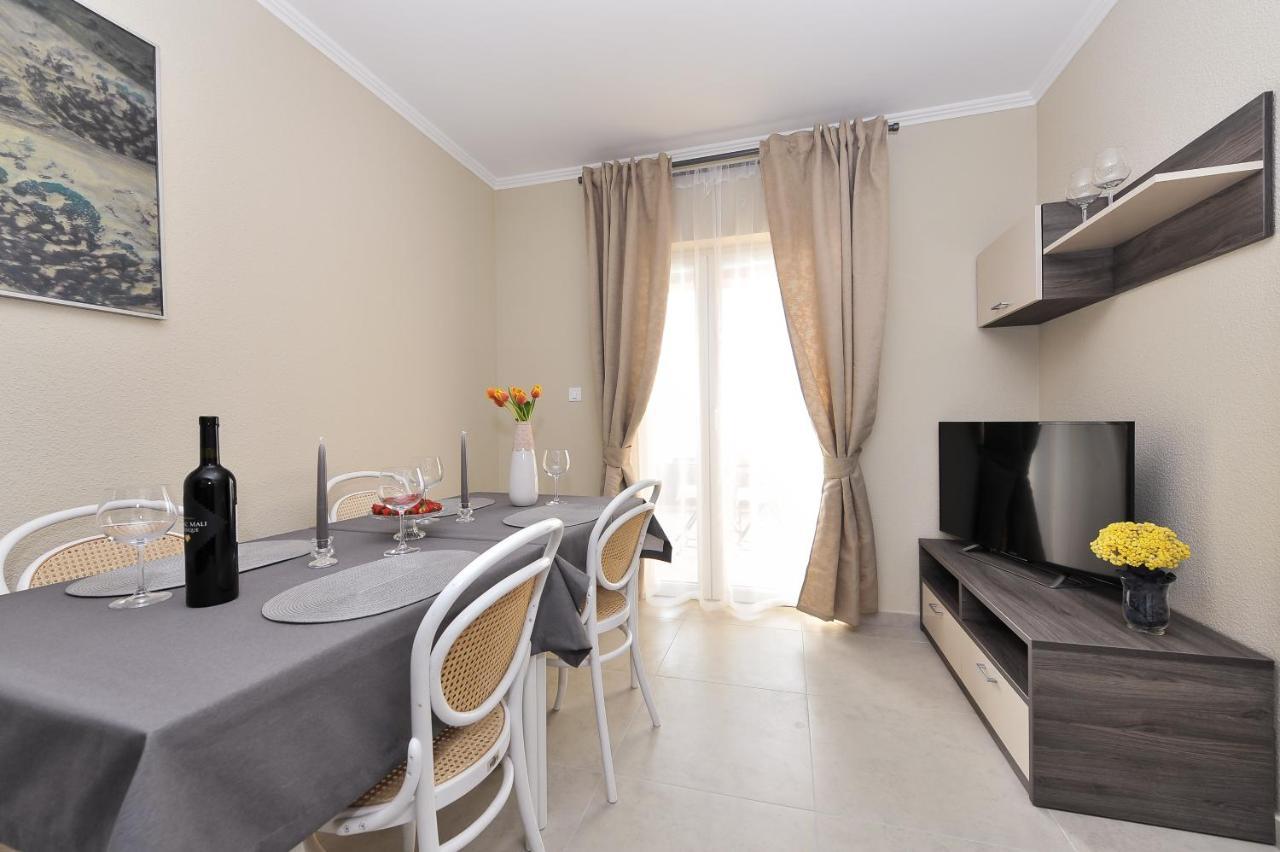 Apartmani Peric 1 Meka Draga Obrovac Esterno foto
