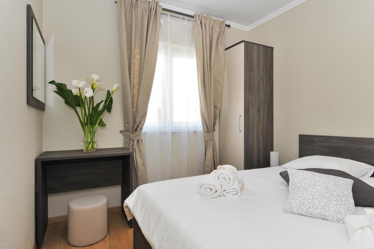 Apartmani Peric 1 Meka Draga Obrovac Esterno foto