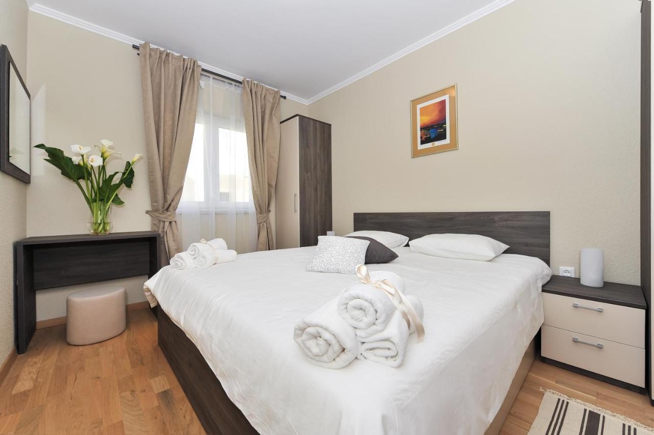 Apartmani Peric 1 Meka Draga Obrovac Esterno foto