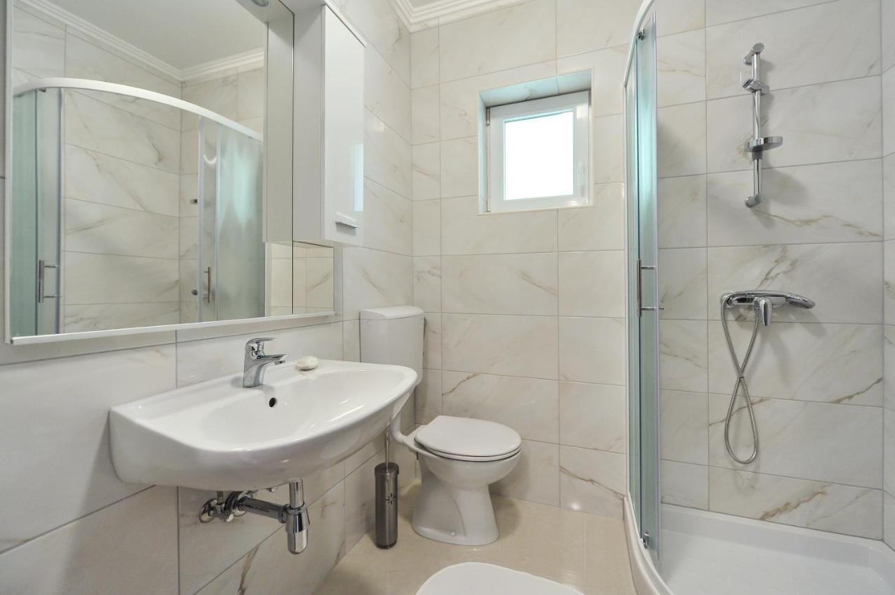 Apartmani Peric 1 Meka Draga Obrovac Esterno foto