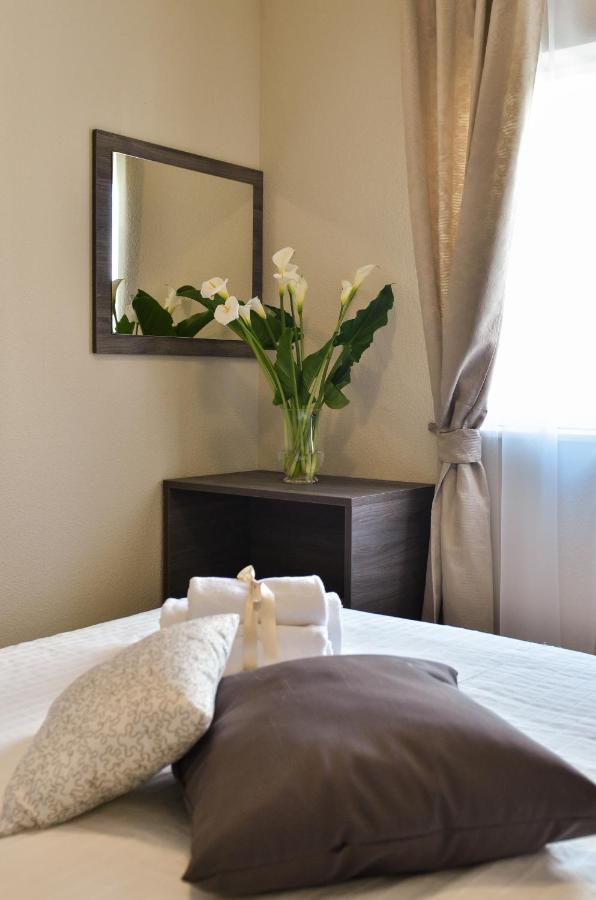 Apartmani Peric 1 Meka Draga Obrovac Esterno foto
