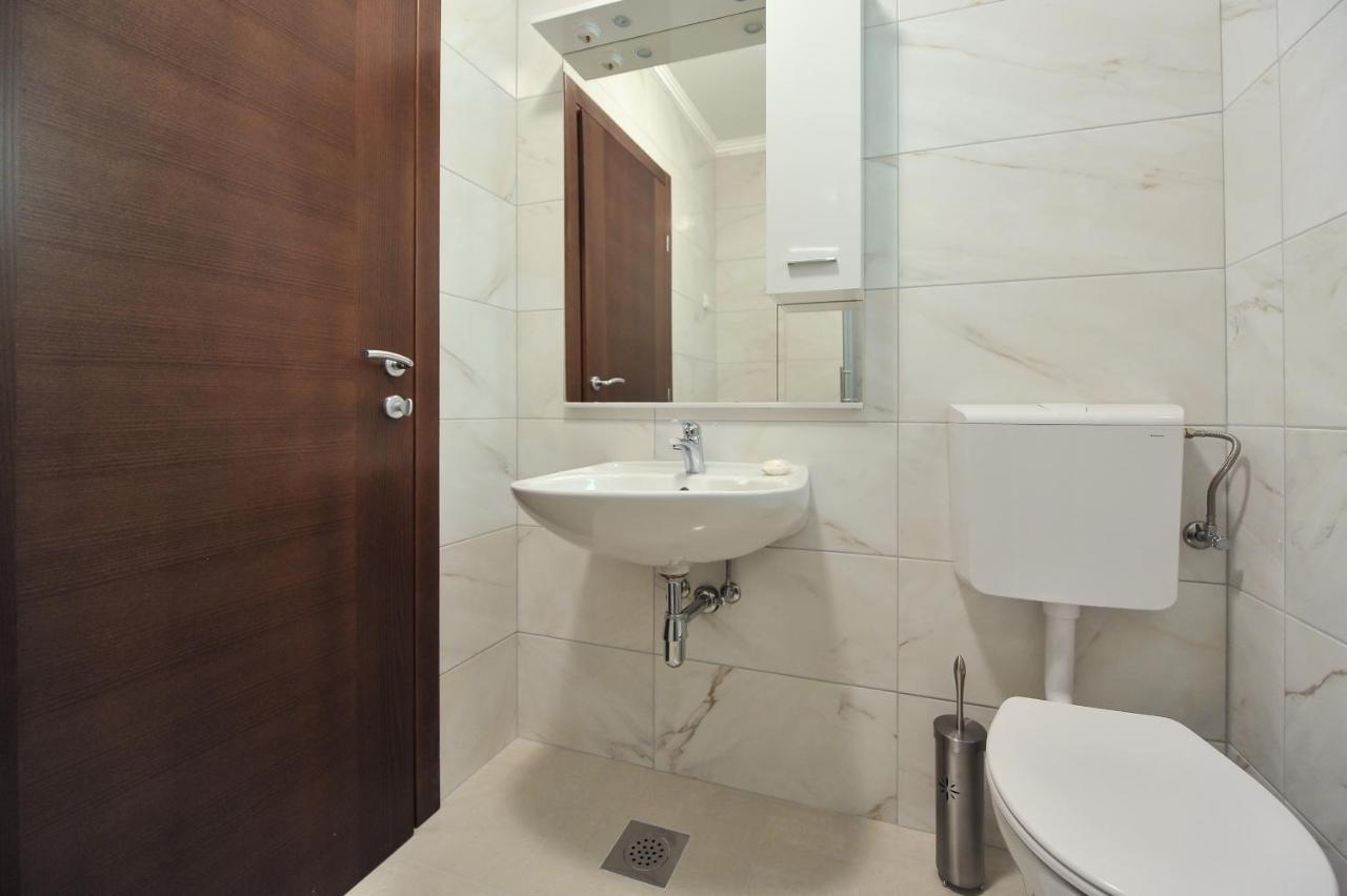 Apartmani Peric 1 Meka Draga Obrovac Esterno foto